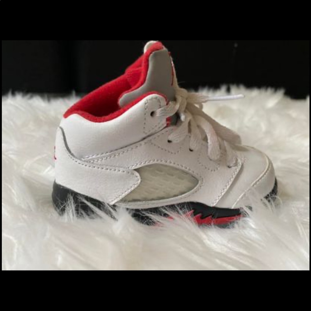Toddler boy size 6 jordan
